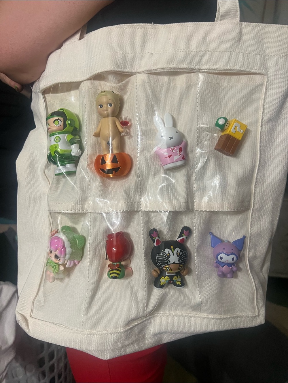 Show off your figurines tote- figures NOT included!
